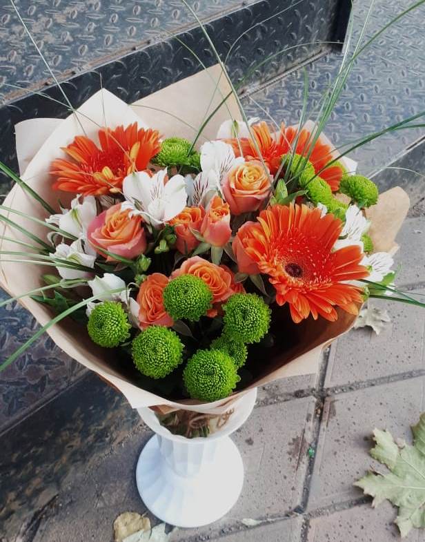 Букет цветов из: Герберы, Хризантемы, Альстромерии и Розы в Возрождение