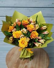 Букет цветов из:  Альстромерии и Розы в Возрождение