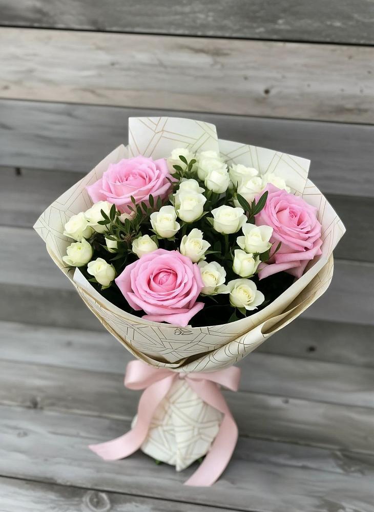 Букет цветов из: Розы в Возрождение