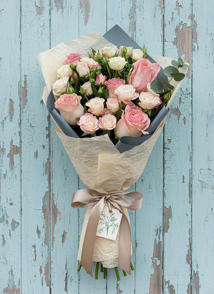 Букет цветов из: Розы в Возрождение