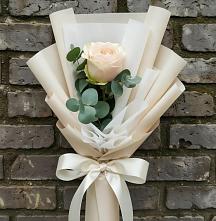 Букет цветов из:  Розы в Возрождение