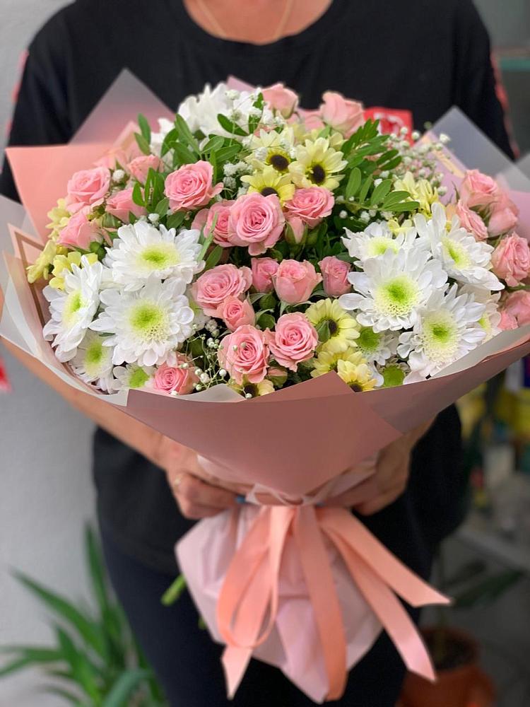 Букет цветов из: Розы и Хризантемы в Возрождение