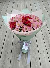 Букет цветов из:  Альстромерии в Возрождение