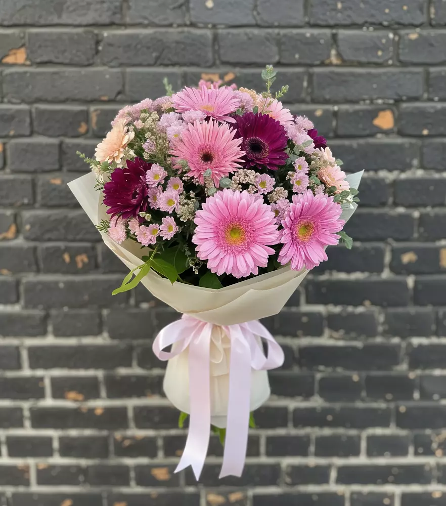 Букет цветов из: Герберы и Хризантемы в Возрождение