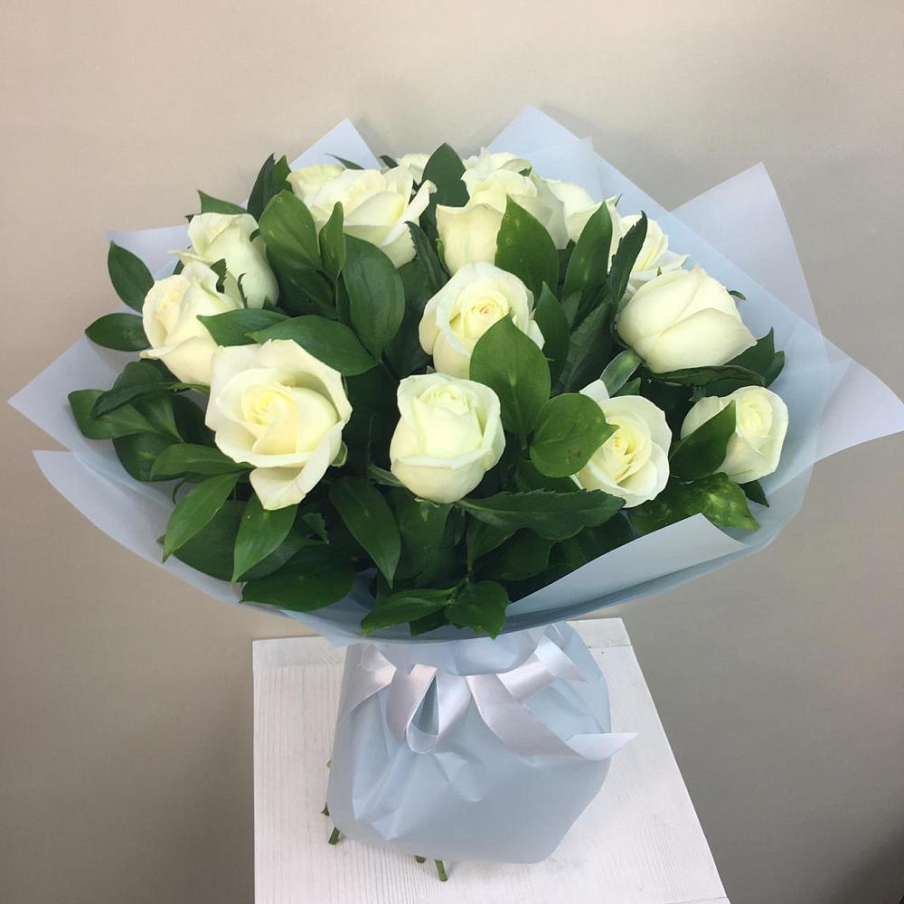 Букет 15 Белых роз Проуд в Возрождение
