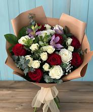 Букет цветов из:  Розы и Альстромерии в Возрождение