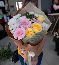 Букет цветов из:  Герберы, Розы и Хризантемы в Возрождение