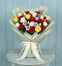 Букет цветов из:  Розы в Возрождение