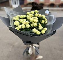 Букет Белые кустовые розы Солинеро в Возрождение