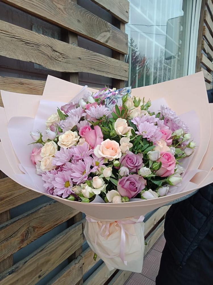 Букет цветов из: Розы и Хризантемы в Возрождение