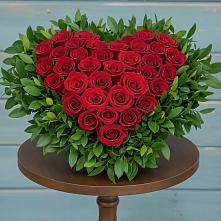 Цветочная композиция из Розы в виде сердца #REPLACE_PRED# Возрождение