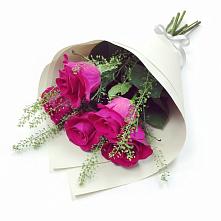 Букет цветов из:  Розы в Возрождение