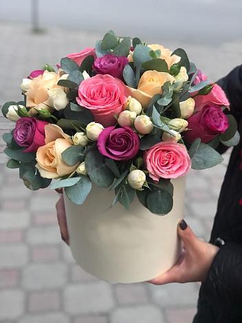Цветочная композиция из Розы в шляпной коробке в Возрождение