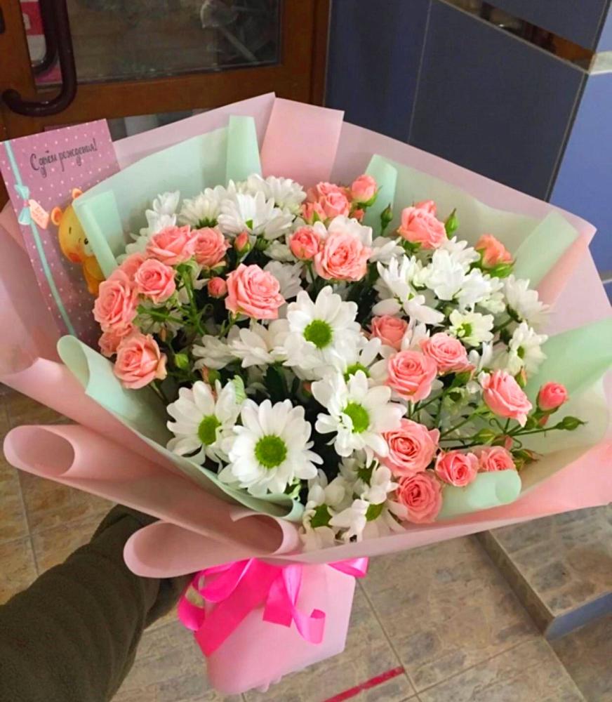 Букет цветов из: Розы и Хризантемы в Возрождение