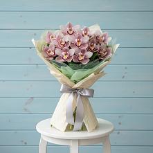 Букет цветов из:  Орхидеи и Розы в Возрождение