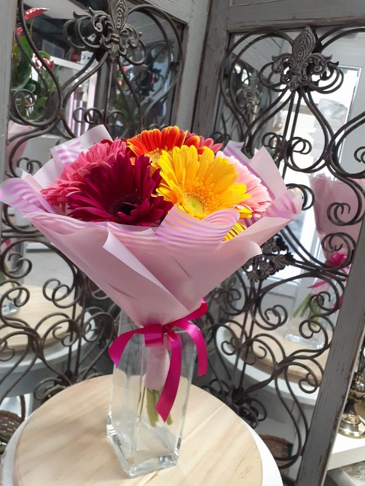 Букет цветов из: Герберы в Возрождение