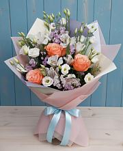 Букет цветов из:  Лизиантусы, Розы, Альстромерии и Гипсофила в Возрождение