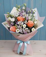 Букет цветов из:  Лизиантусы, Розы, Альстромерии и Гипсофила в Возрождение