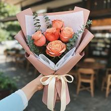 Букет цветов из:  Розы в Возрождение