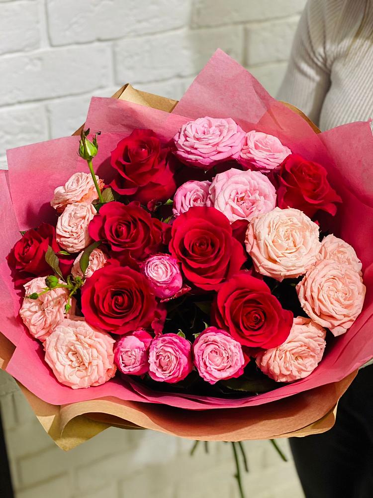 Букет цветов из: Розы в Возрождение