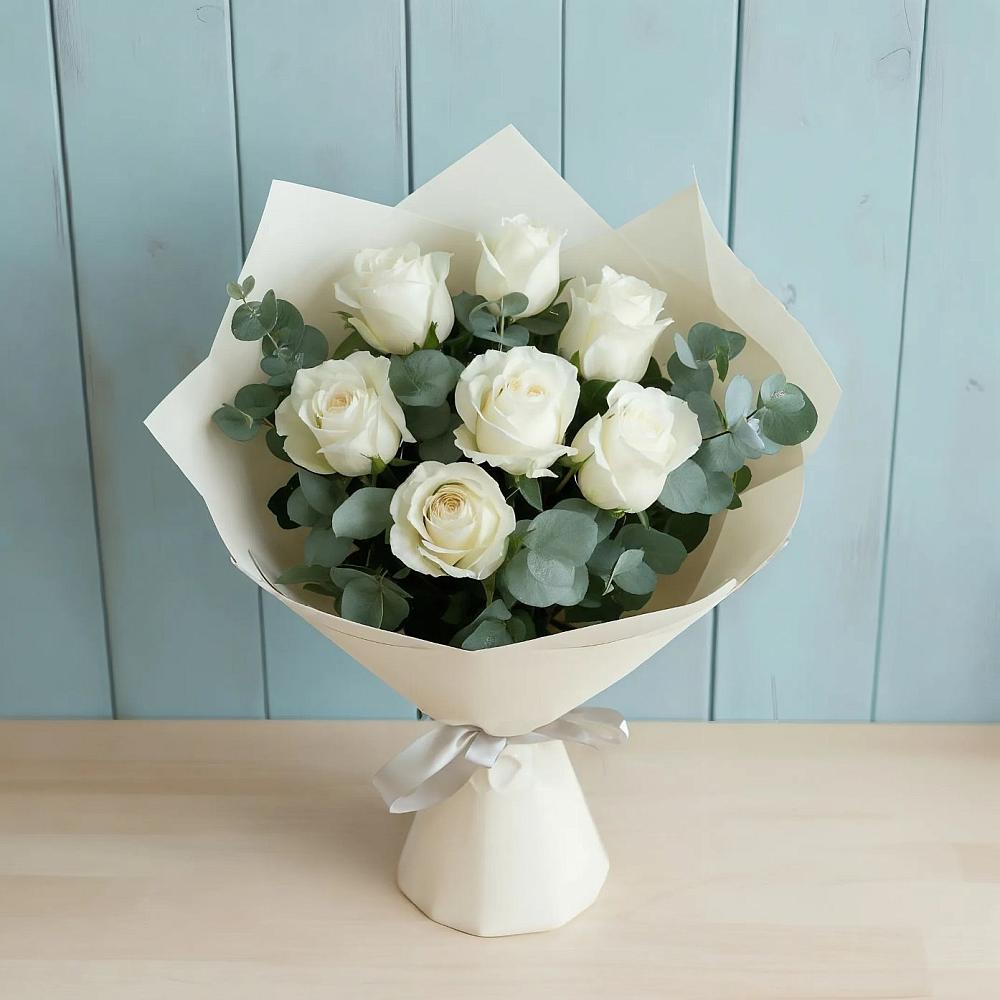 Букет Белые розы в Эвкалипте в Возрождение