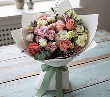 Букет цветов из:  Розы, Лизиантусы и Гвоздики в Возрождение