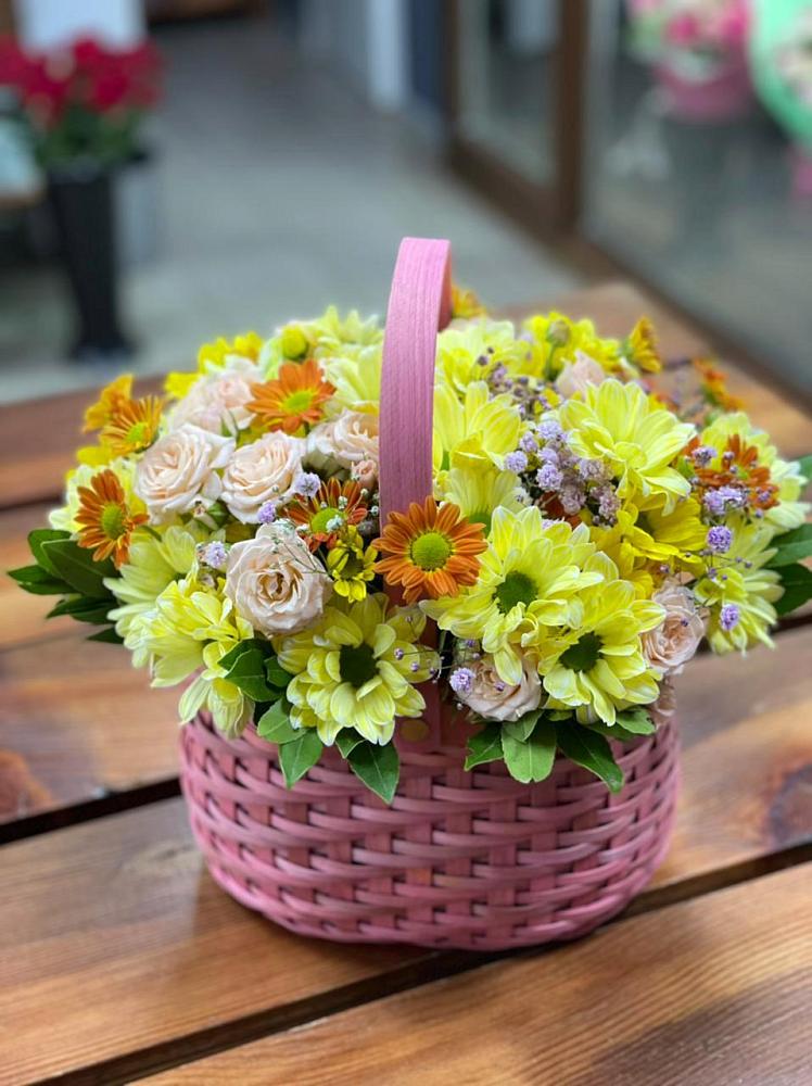 Цветочная композиция из Хризантемы и Розы в корзине в Возрождение