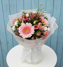 Букет цветов из:  Герберы, Альстромерии и Лизиантусы #REPLACE_PRED# Возрождение