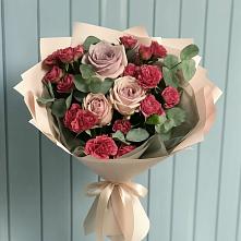 Букет цветов из:  Гвоздики и Розы в Возрождение