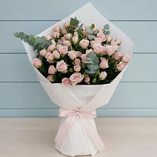 Букет цветов из:  Розы в Возрождение