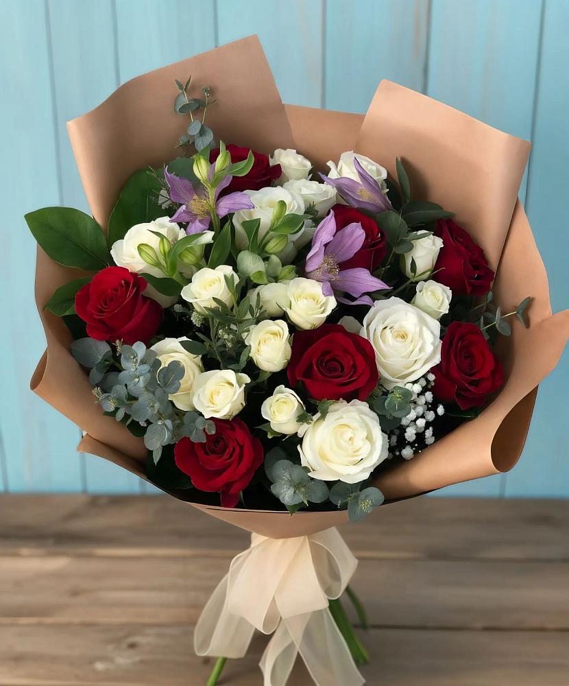 Букет цветов из: Розы и Альстромерии в Возрождение