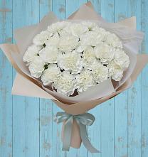 Букет цветов из:  Гвоздики в Возрождение