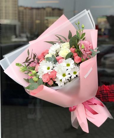 Букет цветов из: Розы, Лизиантусы и Хризантемы в Возрождение