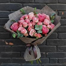 Букет цветов из:  Розы в Возрождение